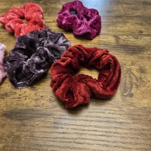 New Velvet Scrunchies Set of 5 Red, Pink, Purple - Picture 3 of 5
